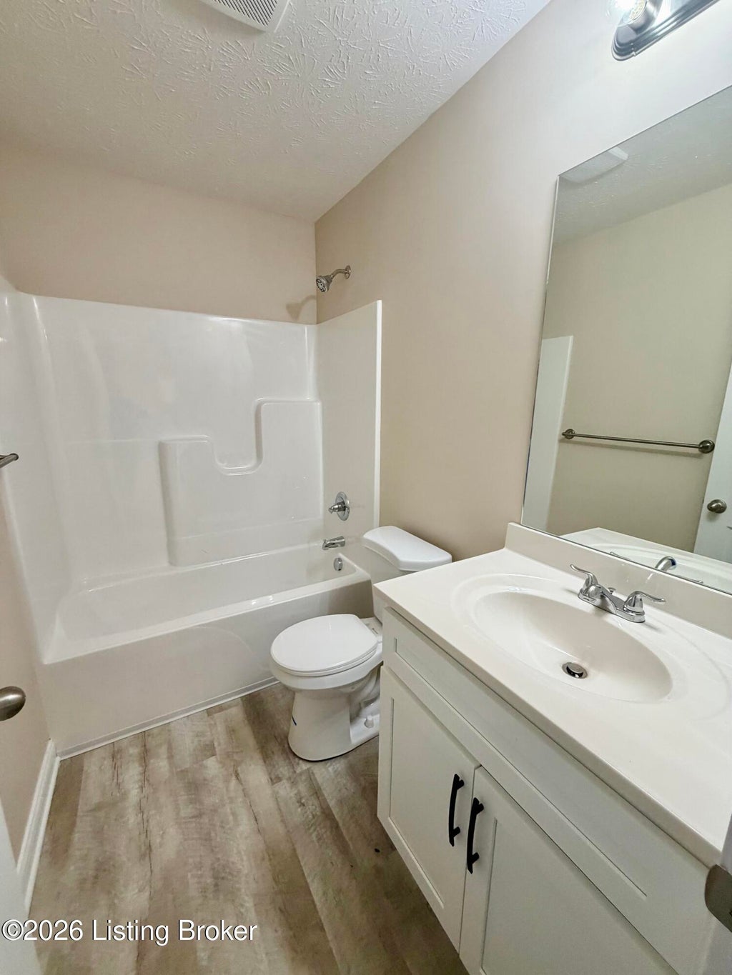 Photo of 336 Breckinridge Cir, Vine Grove, KY 40175 (MLS # 1723695)