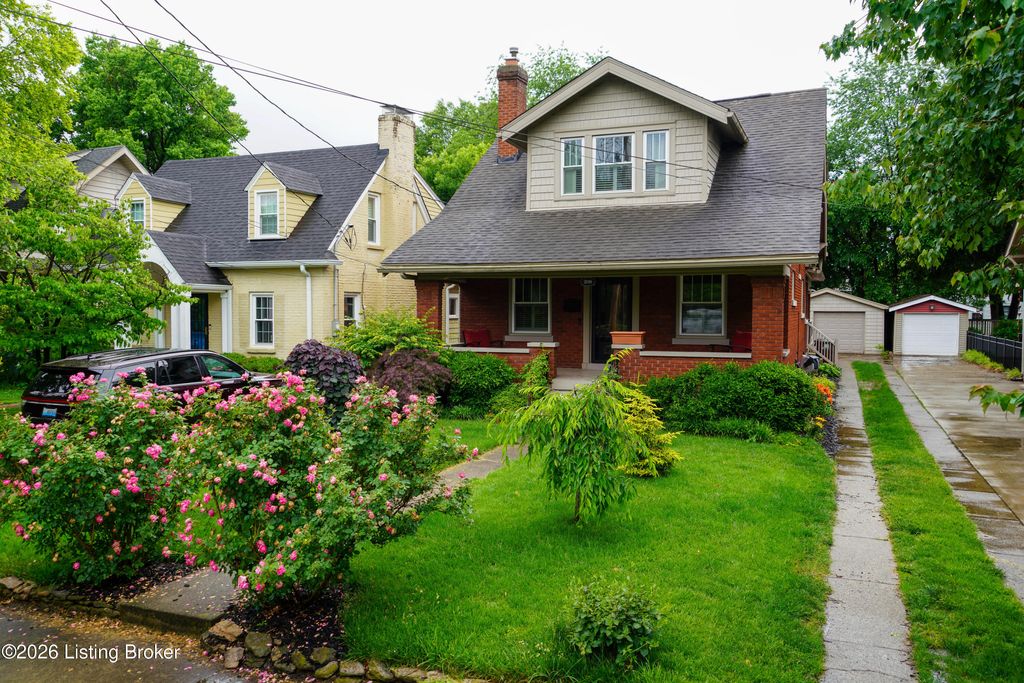 Photo of 208 Oxford Pl, Louisville, KY 40207 (MLS # 1718175)
