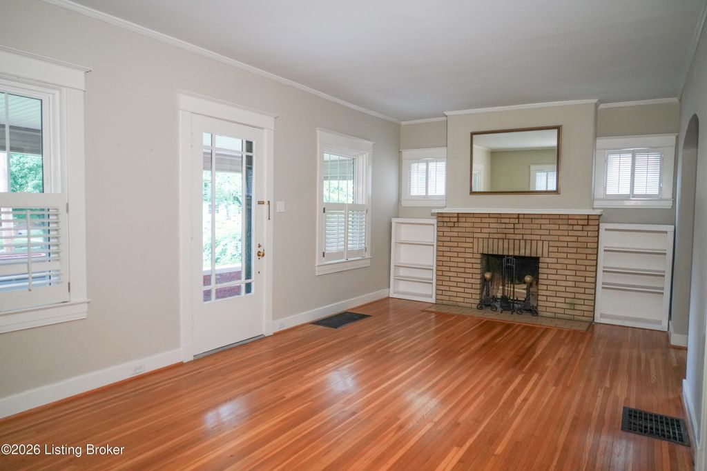 Photo of 208 Oxford Pl, Louisville, KY 40207 (MLS # 1718175)