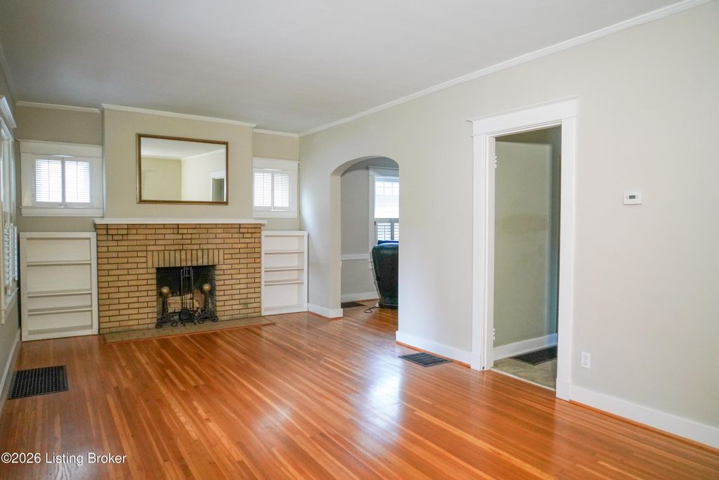 Photo of 208 Oxford Pl, Louisville, KY 40207 (MLS # 1718175)