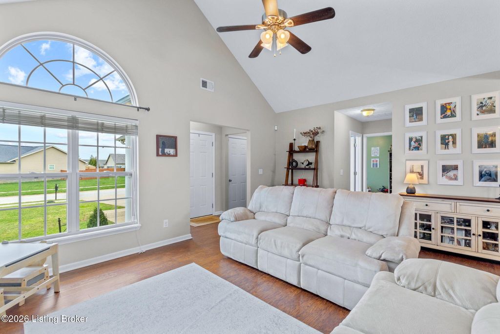 Photo of 279 Hill Terrace Dr, Mt Washington, KY 40047 (MLS # 1711003)