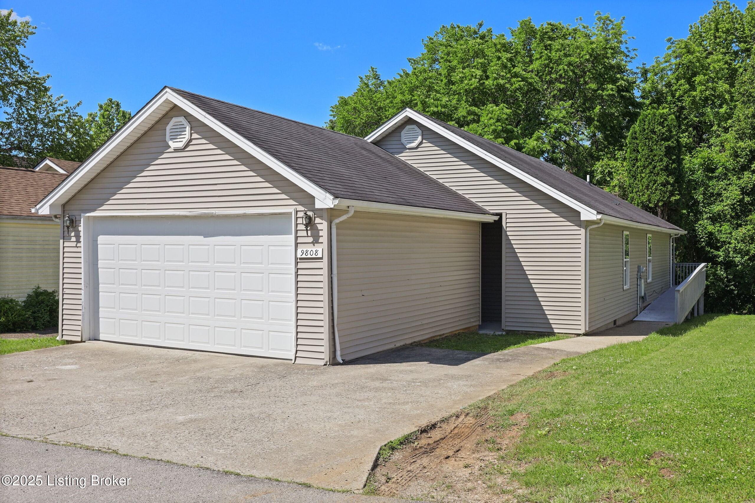 9808 Williamsborough Ln, Louisville, Pennsylvania image 1