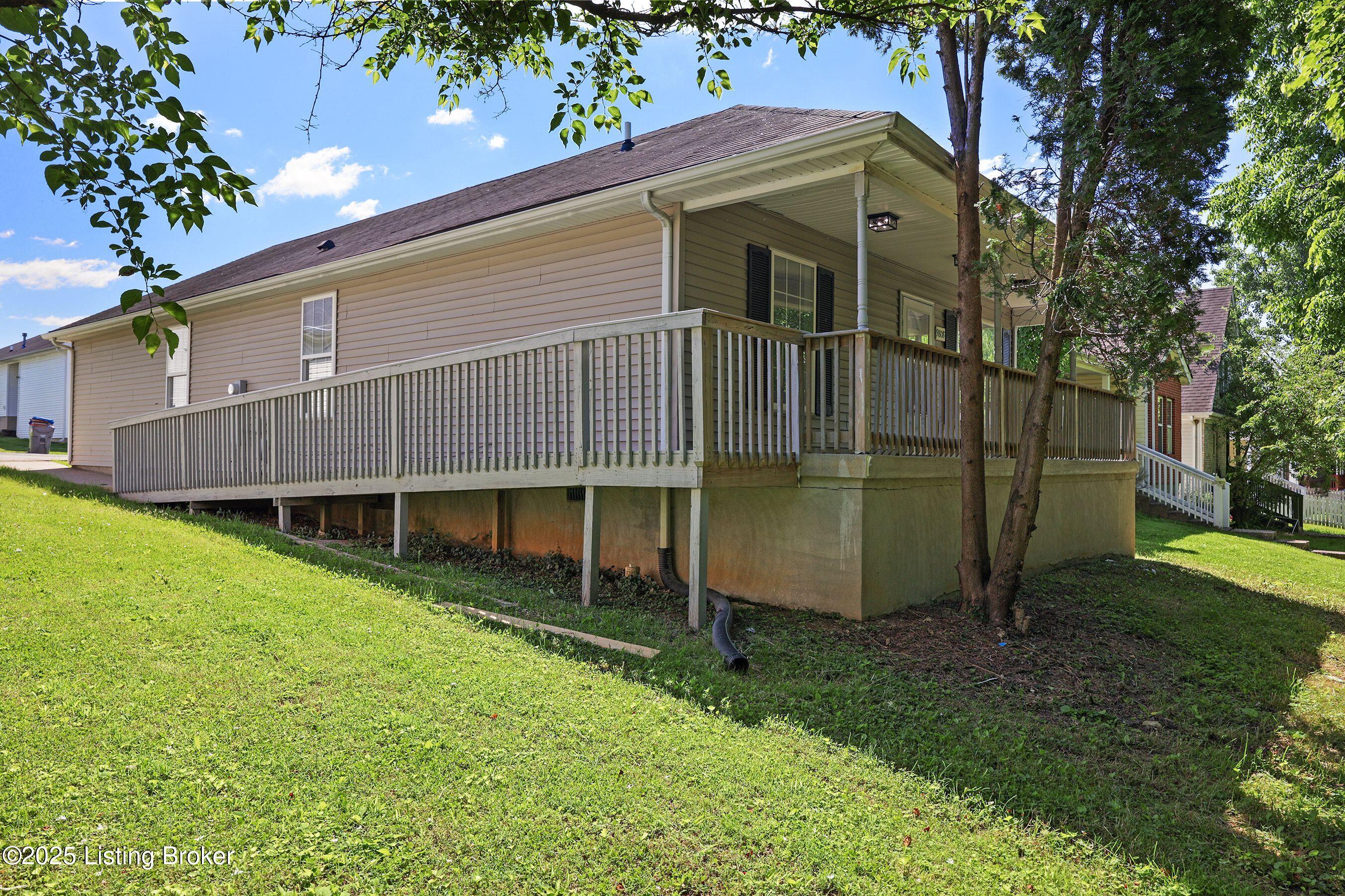 9808 Williamsborough Ln, Louisville, Pennsylvania image 2