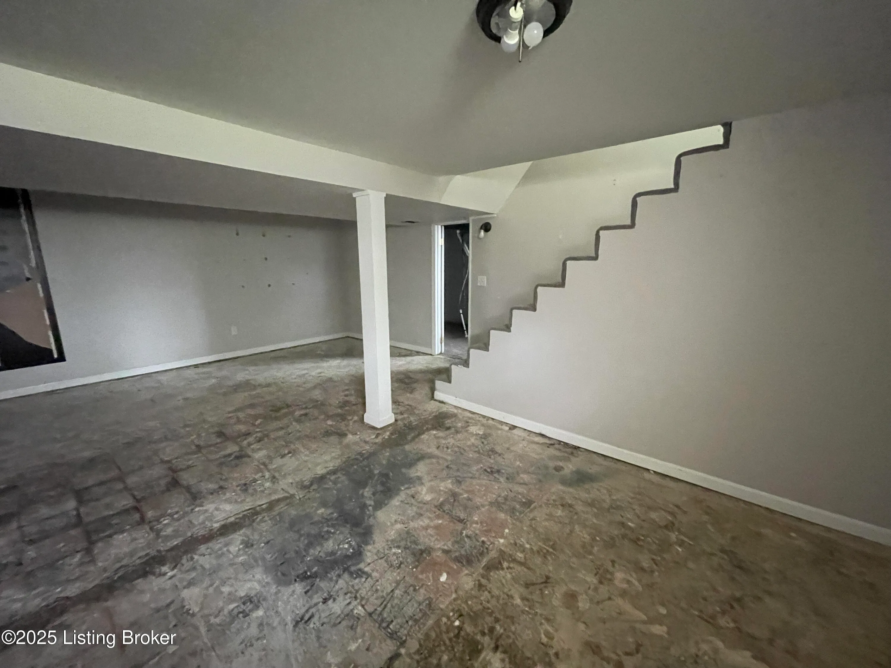 Louisville, Kentucky 40216, United States, 3 Bedrooms Bedrooms, ,2 BathroomsBathrooms,Residential,Active,150854