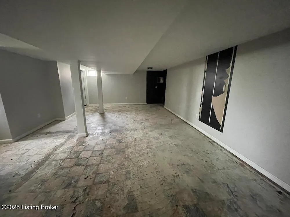 Louisville, Kentucky 40216, United States, 3 Bedrooms Bedrooms, ,2 BathroomsBathrooms,Residential,Active,150854