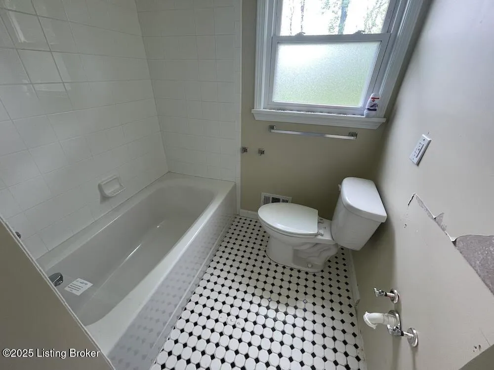 Louisville, Kentucky 40216, United States, 3 Bedrooms Bedrooms, ,2 BathroomsBathrooms,Residential,Active,150854