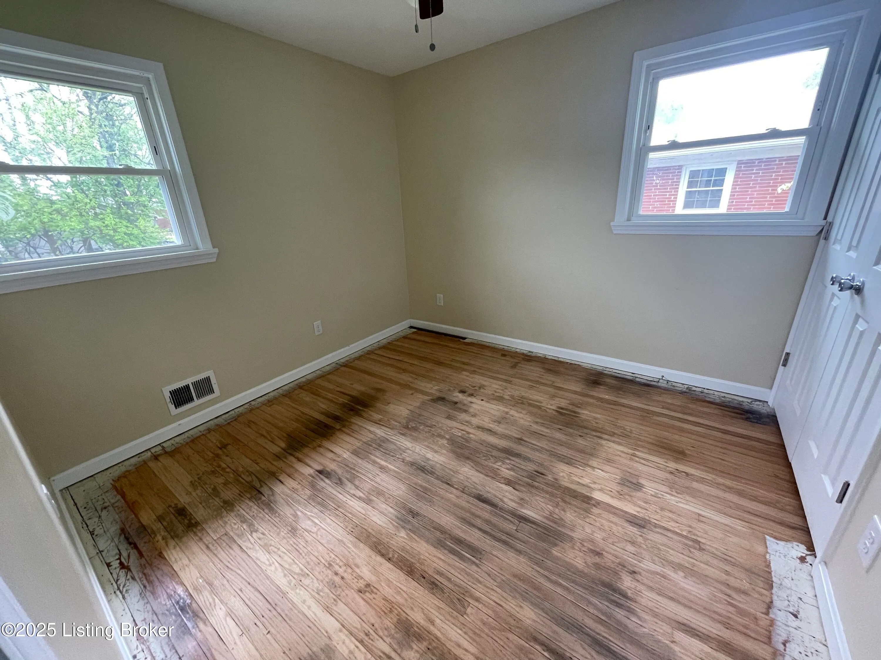 Louisville, Kentucky 40216, United States, 3 Bedrooms Bedrooms, ,2 BathroomsBathrooms,Residential,Active,150854
