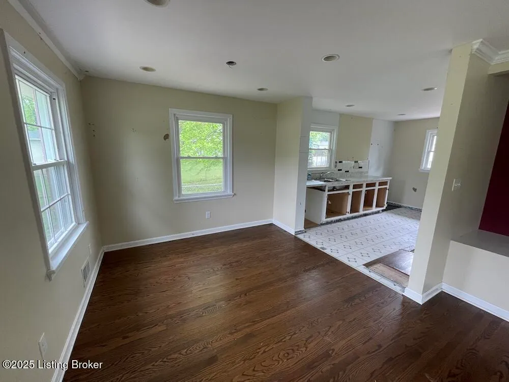 Louisville, Kentucky 40216, United States, 3 Bedrooms Bedrooms, ,2 BathroomsBathrooms,Residential,Active,150854