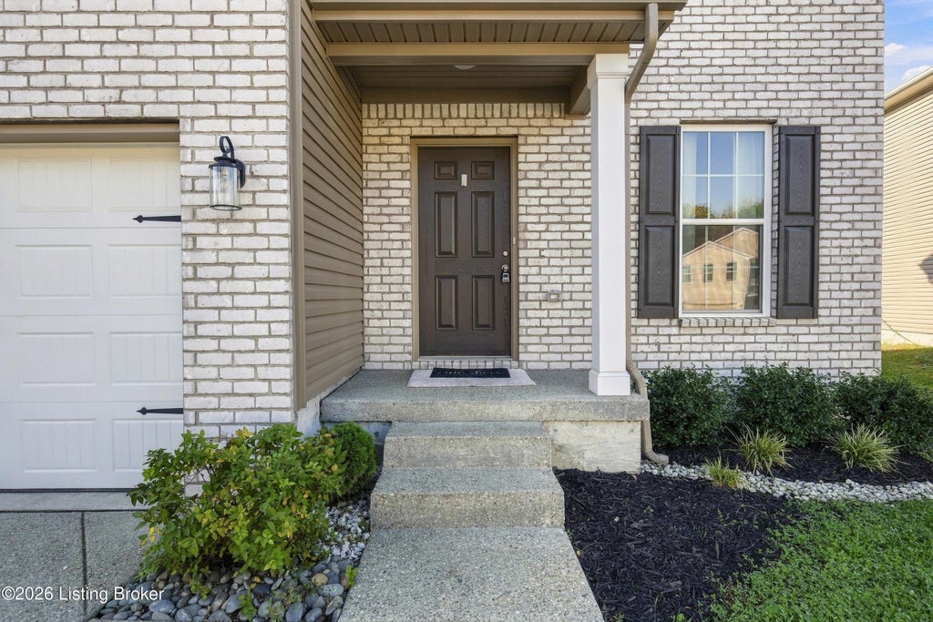 Photo of 8431 Gateway Run Rd, Louisville, KY 40229 (MLS # 1732691)