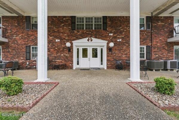 Photo of 8101 Wendamoor Dr # 8-1, Louisville, KY 40228 (MLS # 1729848)