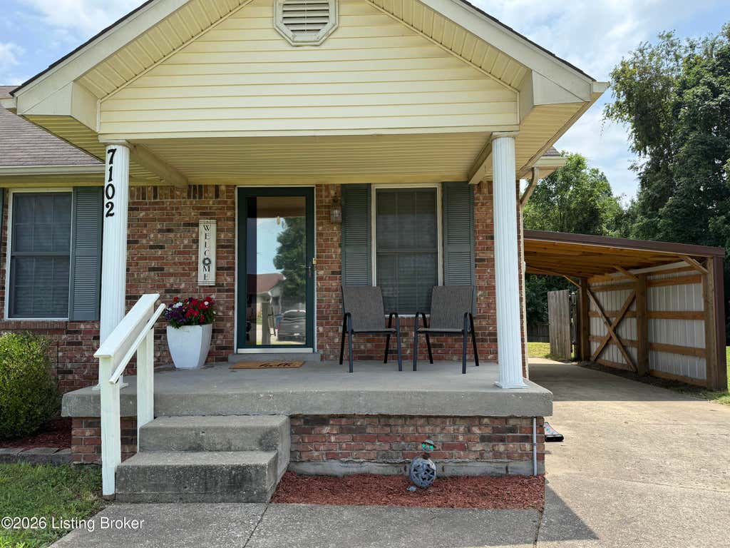 Photo of 7102 Brook Garden Pl, Louisville, KY 40258 (MLS # 1724071)
