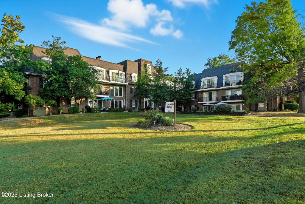 Photo of 2845 Hikes Ln #305, Louisville, KY 40218 (MLS # 1706281)