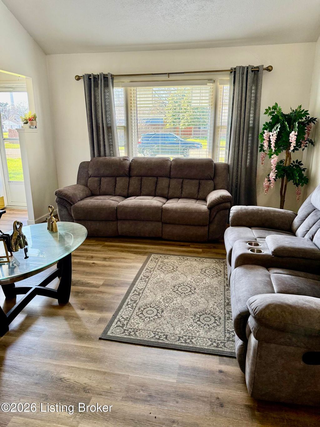 Photo of 14019 Darwin Blvd, Louisville, KY 40272 (MLS # 1712244)