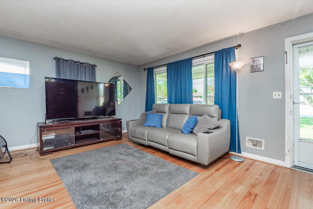 Photo of 8309 Aspen Ave, Louisville, KY 40258 (MLS # 1713915)