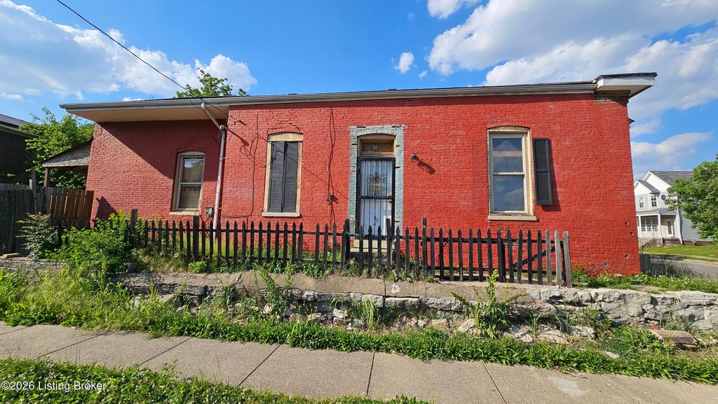 Photo of 526 Dr W. J. Hodge St, Louisville, KY 40203 (MLS # 1715728)