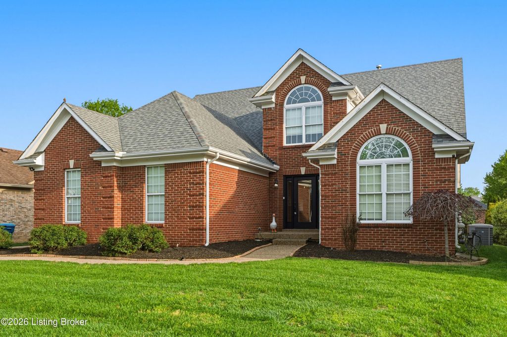 Photo of 13514 Forest Bend Cir, Louisville, KY 40245 (MLS # 1714613)