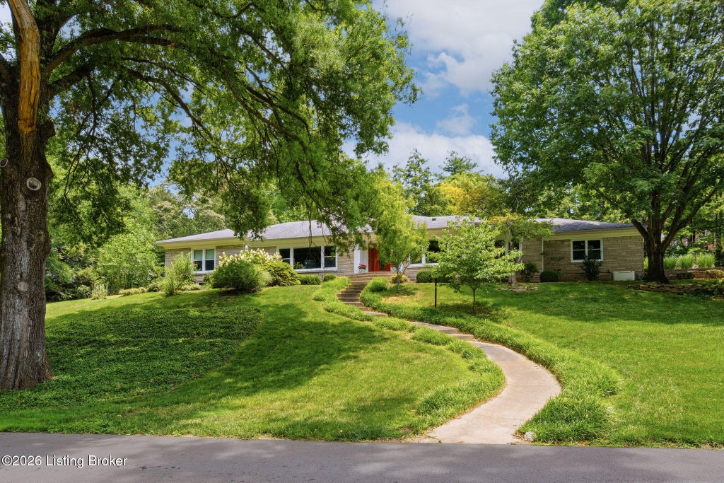 Photo of 162 Arrowhead Rd, Louisville, KY 40207 (MLS # 1724143)