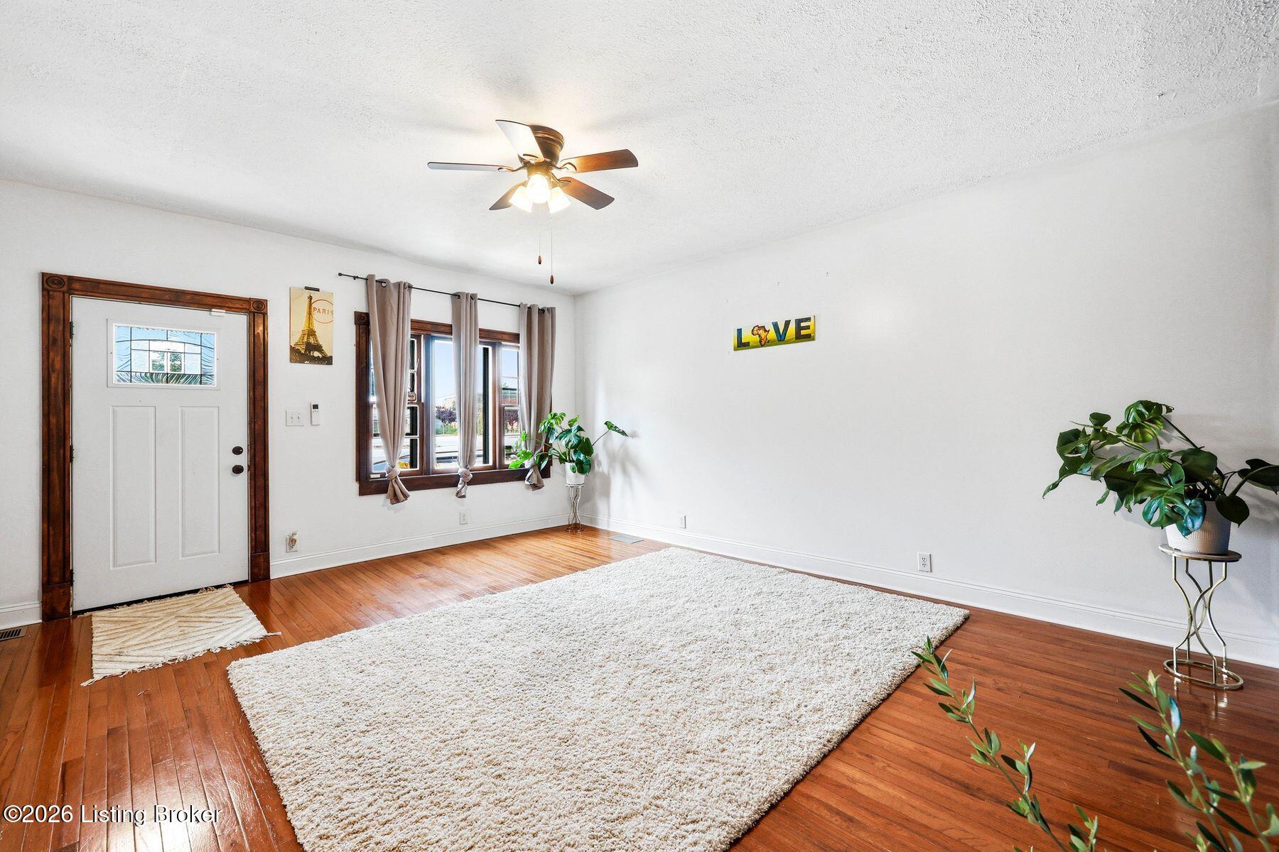 921 Mary St