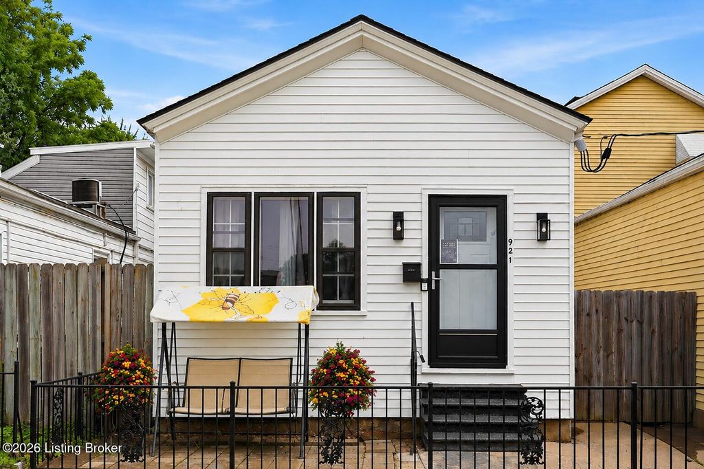 Photo of 921 Mary St, Louisville, KY 40204 (MLS # 1718250)
