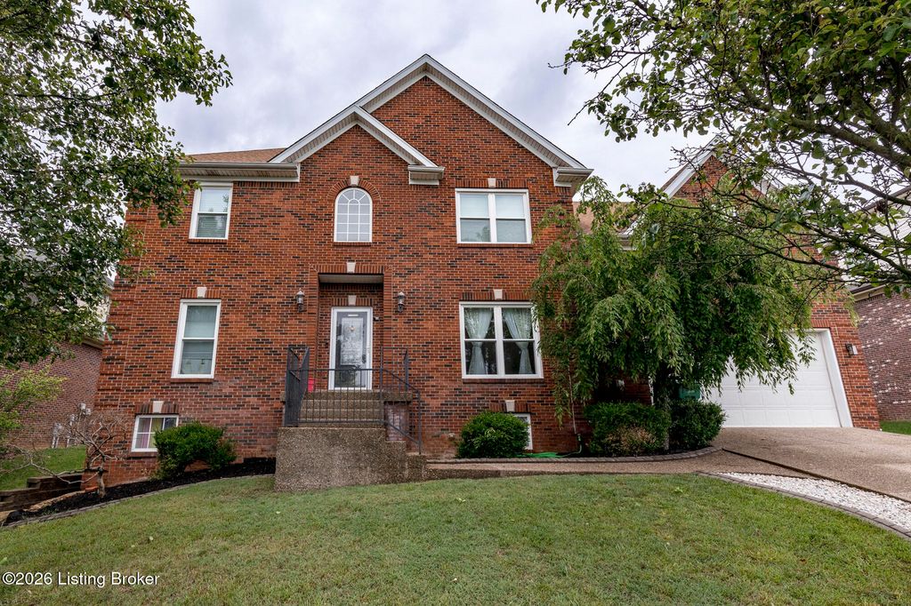 Photo of 17411 Polo Run Ln, Louisville, KY 40245 (MLS # 1718190)