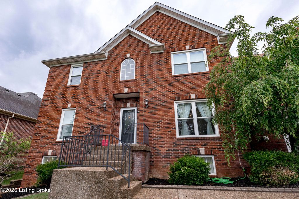 Photo of 17411 Polo Run Ln, Louisville, KY 40245 (MLS # 1718190)