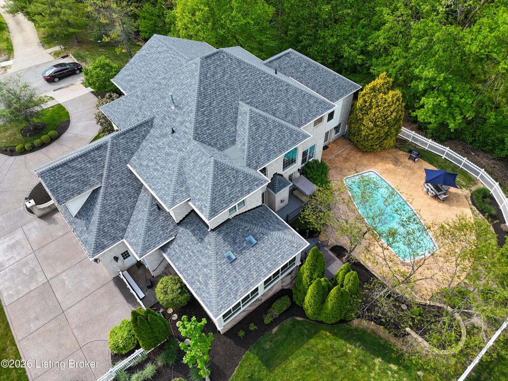 Photo of 18901 Ridgeleigh Ln, Louisville, KY 40245 (MLS # 1715484)