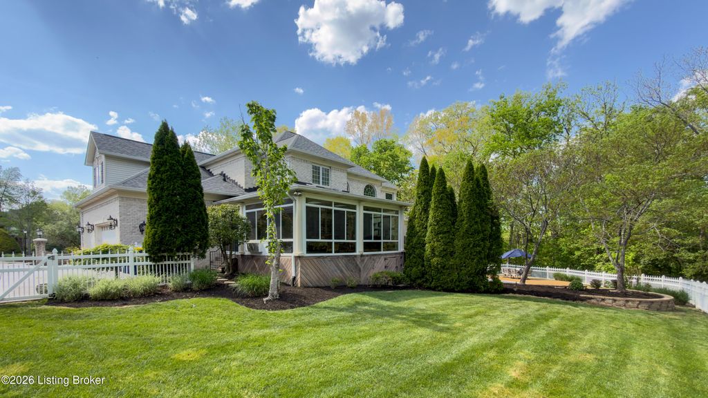 Photo of 18901 Ridgeleigh Ln, Louisville, KY 40245 (MLS # 1715484)