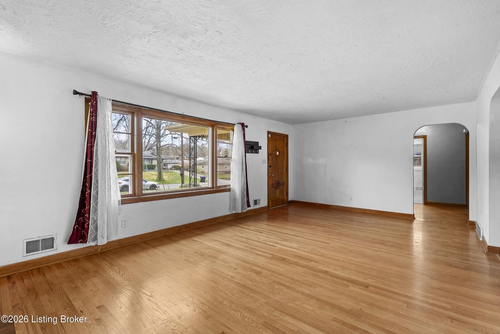 Photo of 6808 Mariposa Dr, Louisville, KY 40214 (MLS # 1711685)