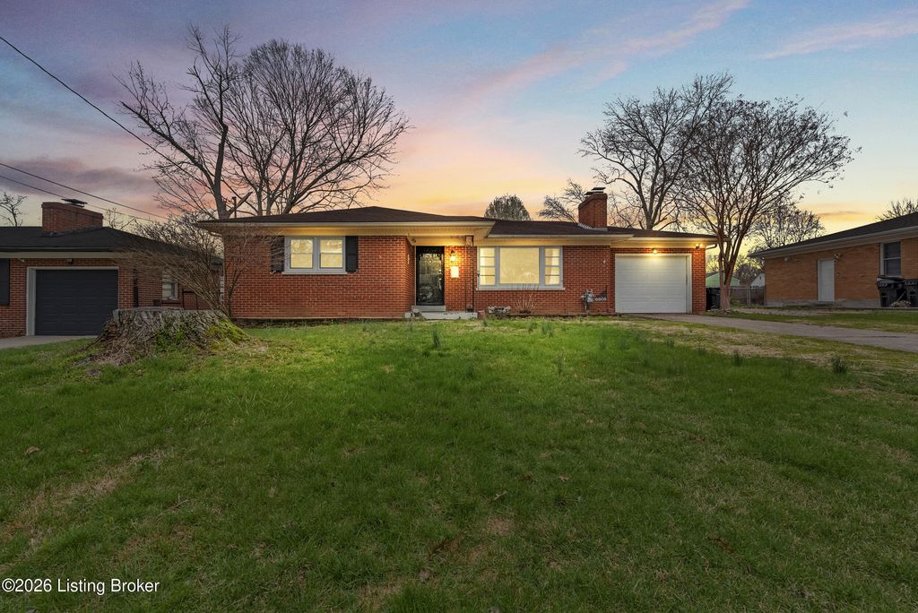 Photo of 6808 Mariposa Dr, Louisville, KY 40214 (MLS # 1711685)