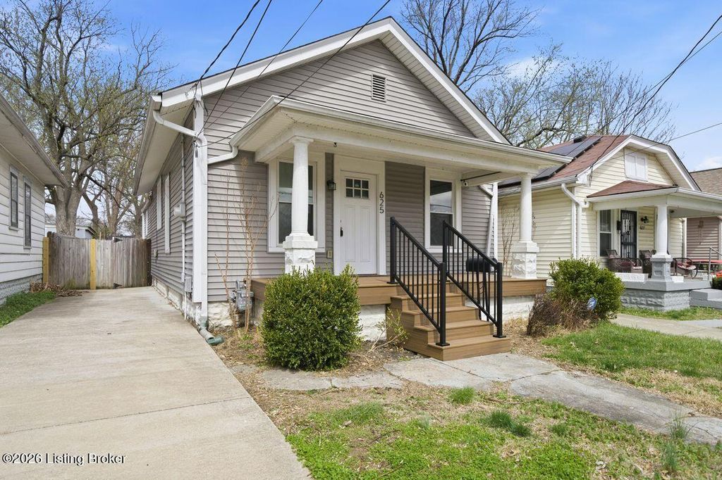 Photo of 625 Rawlings St, Louisville, KY 40217 (MLS # 1711610)