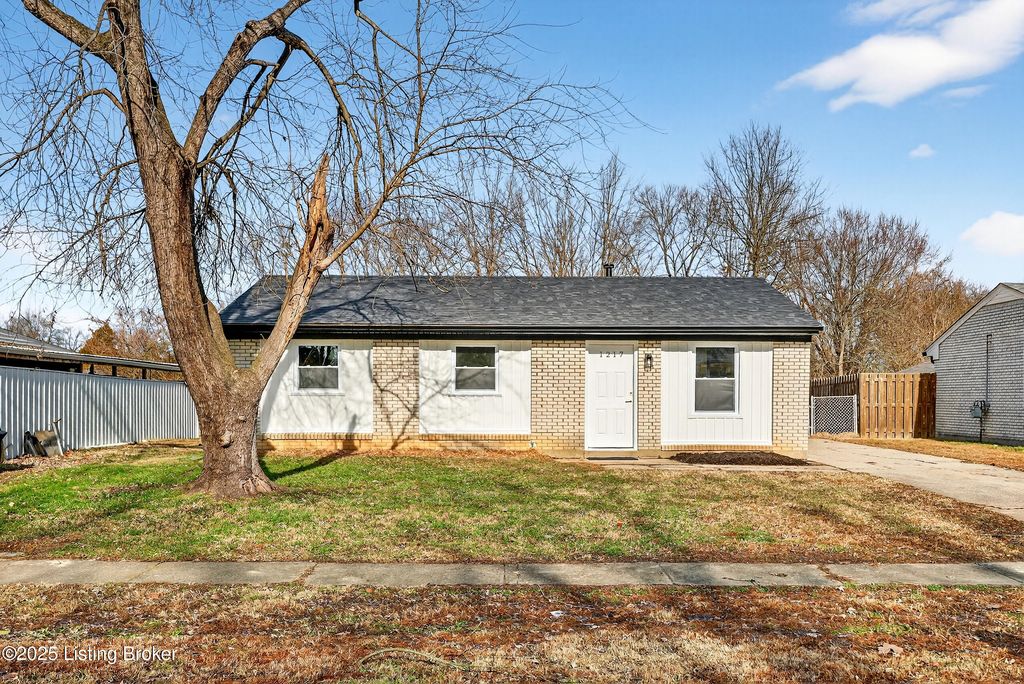 Photo of 1217 Afterglow Ct, Louisville, KY 40214 (MLS # 1705730)