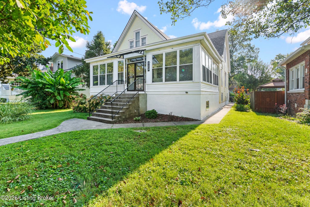 Photo of 4509 Southcrest Dr, Louisville, KY 40215 (MLS # 1732170)