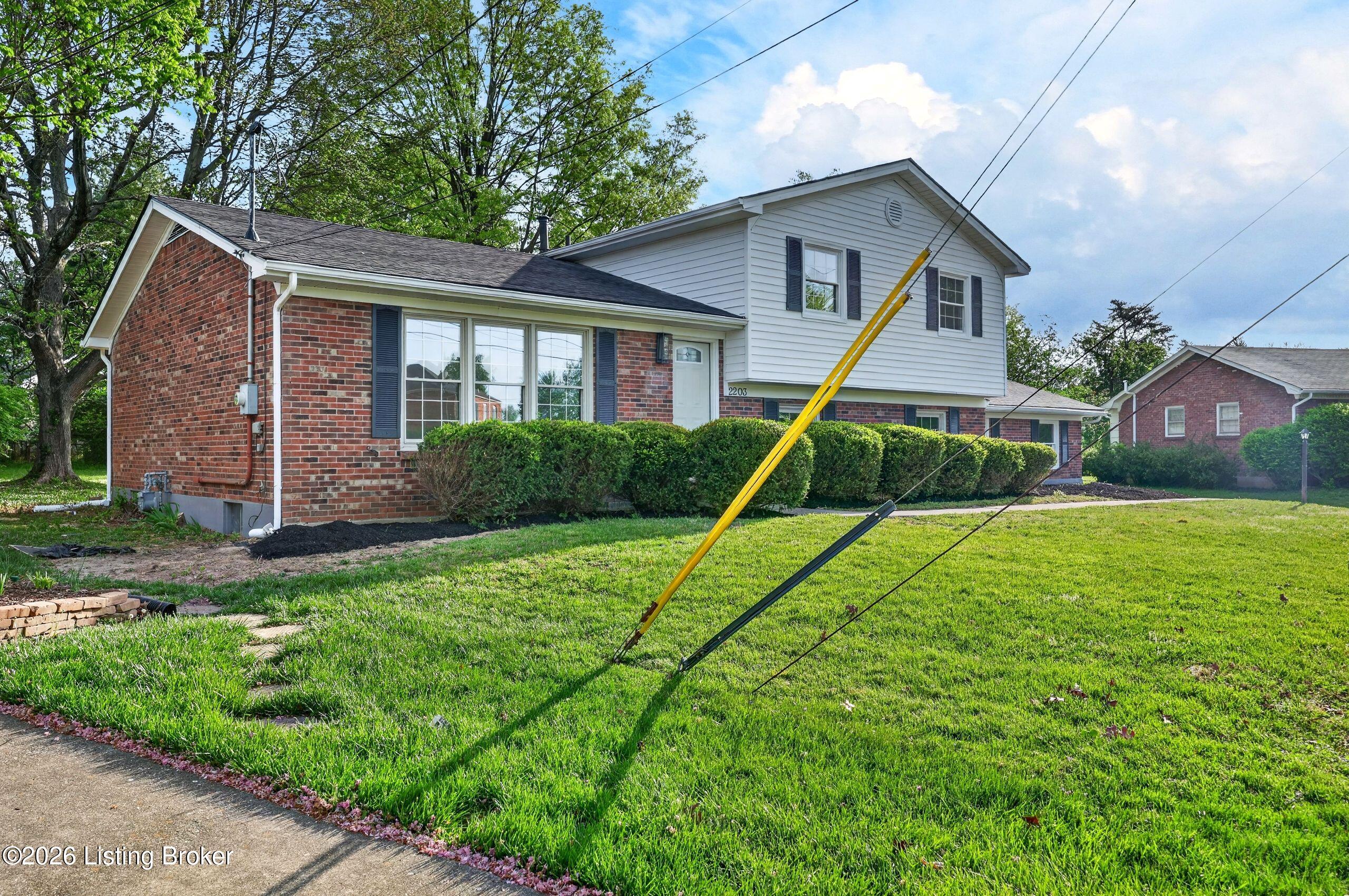 2203 Steeplechase Dr