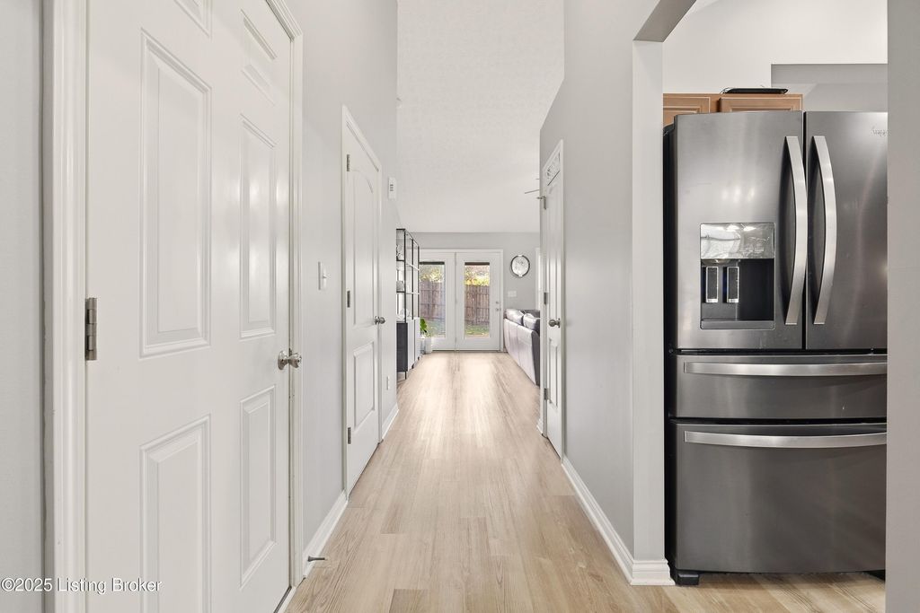 Photo of 1211 Royal Ave, La Grange, KY 40031 (MLS # 1703409)