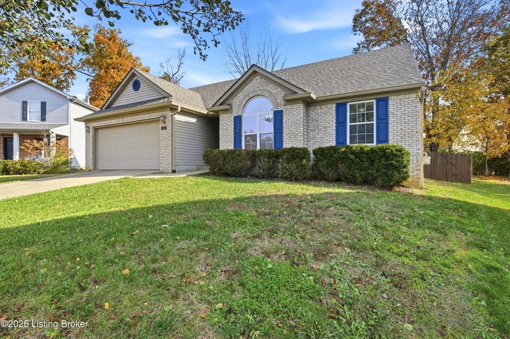 Photo of 1211 Royal Ave, La Grange, KY 40031 (MLS # 1703409)