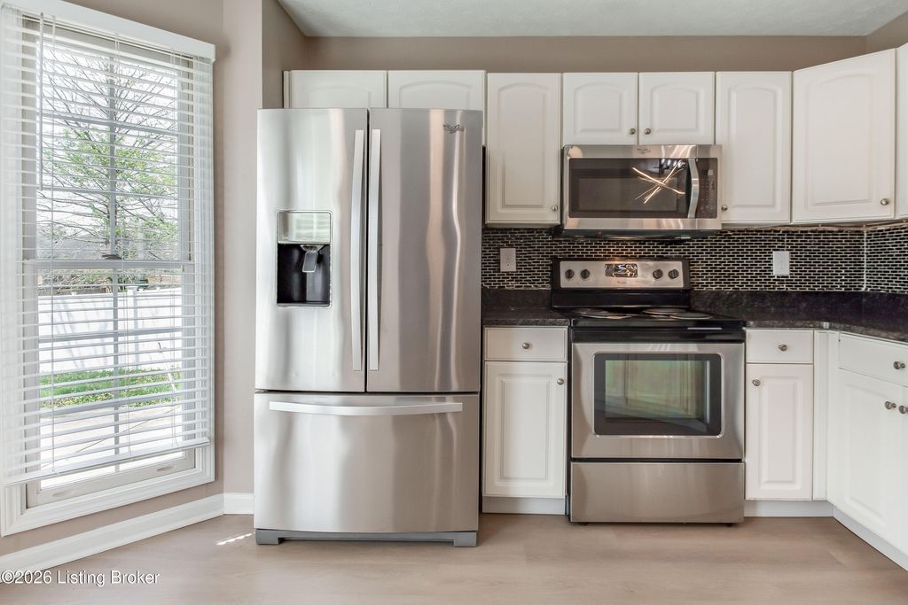 Photo of 6710 Grandfield Rd, Louisville, KY 40258 (MLS # 1713302)