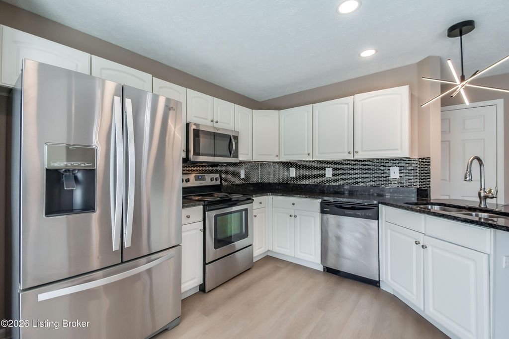 Photo of 6710 Grandfield Rd, Louisville, KY 40258 (MLS # 1713302)