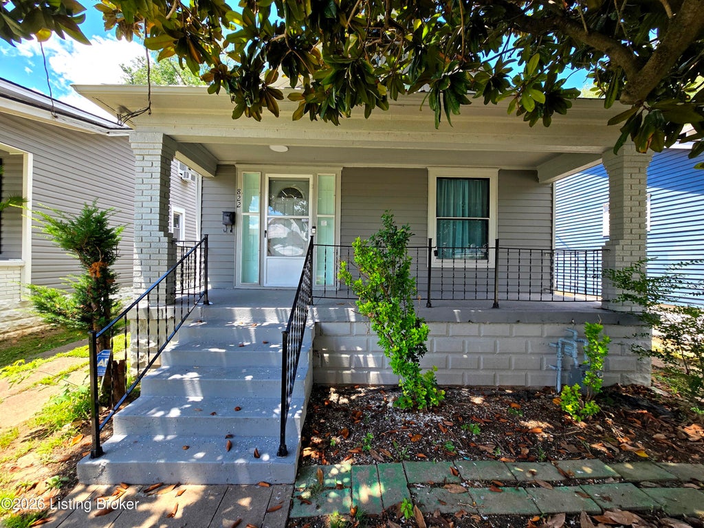 Photo of 822 S 42nd St, Louisville, KY 40211 (MLS # 1720990)