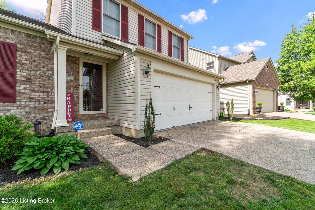 Photo of 9407 River Trail Dr, Louisville, KY 40229 (MLS # 1714670)