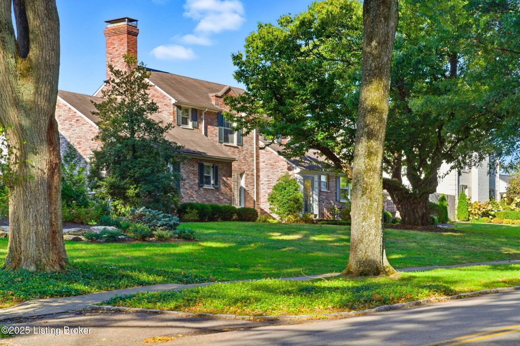 Photo of 520 Garden Dr, Louisville, KY 40206 (MLS # 1704827)