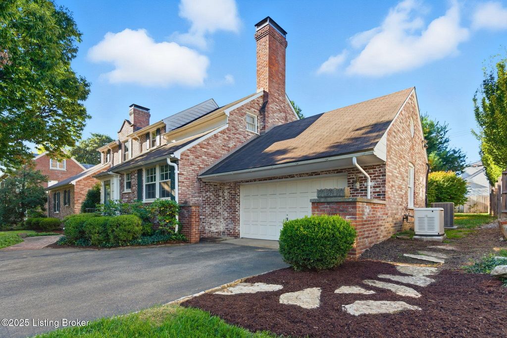 Photo of 520 Garden Dr, Louisville, KY 40206 (MLS # 1704827)