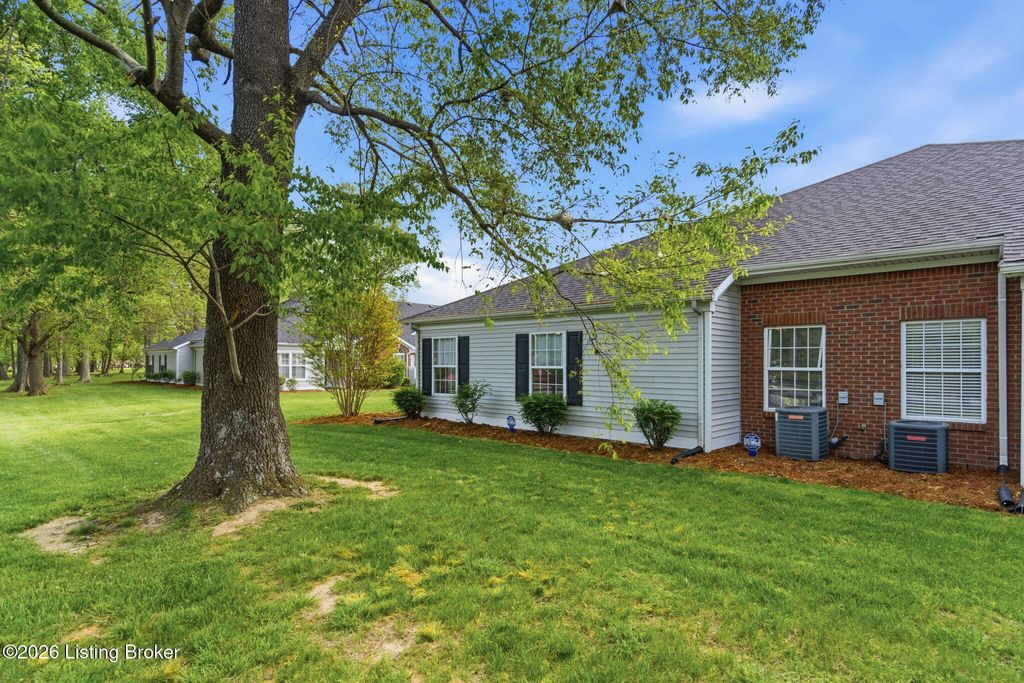 Photo of 8604 Forest Way Dr, Louisville, KY 40258 (MLS # 1714518)