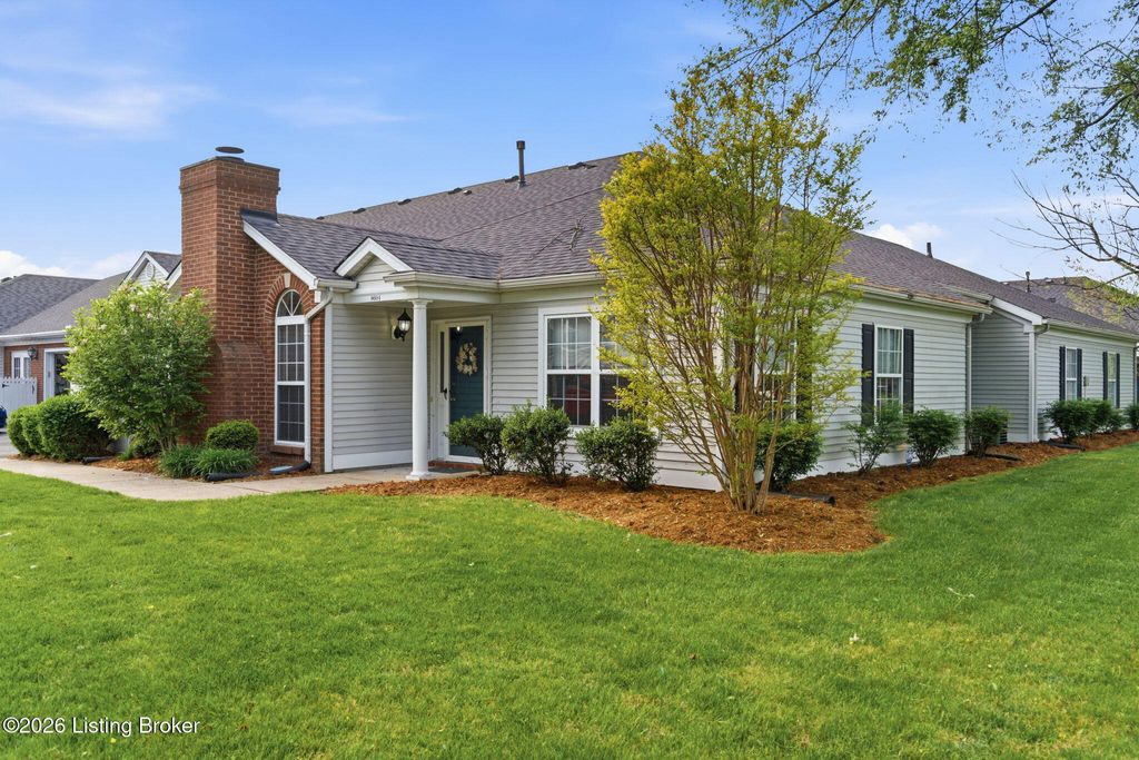 Photo of 8604 Forest Way Dr, Louisville, KY 40258 (MLS # 1714518)