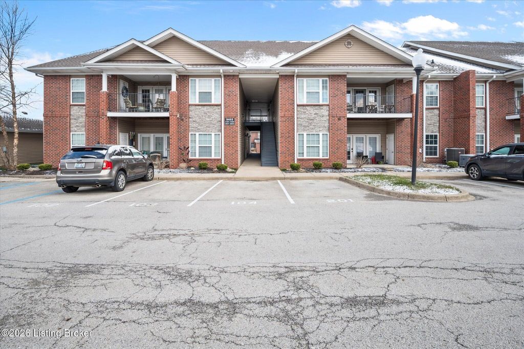 Photo of 9402 Clubview Dr, Louisville, KY 40291 (MLS # 1711902)