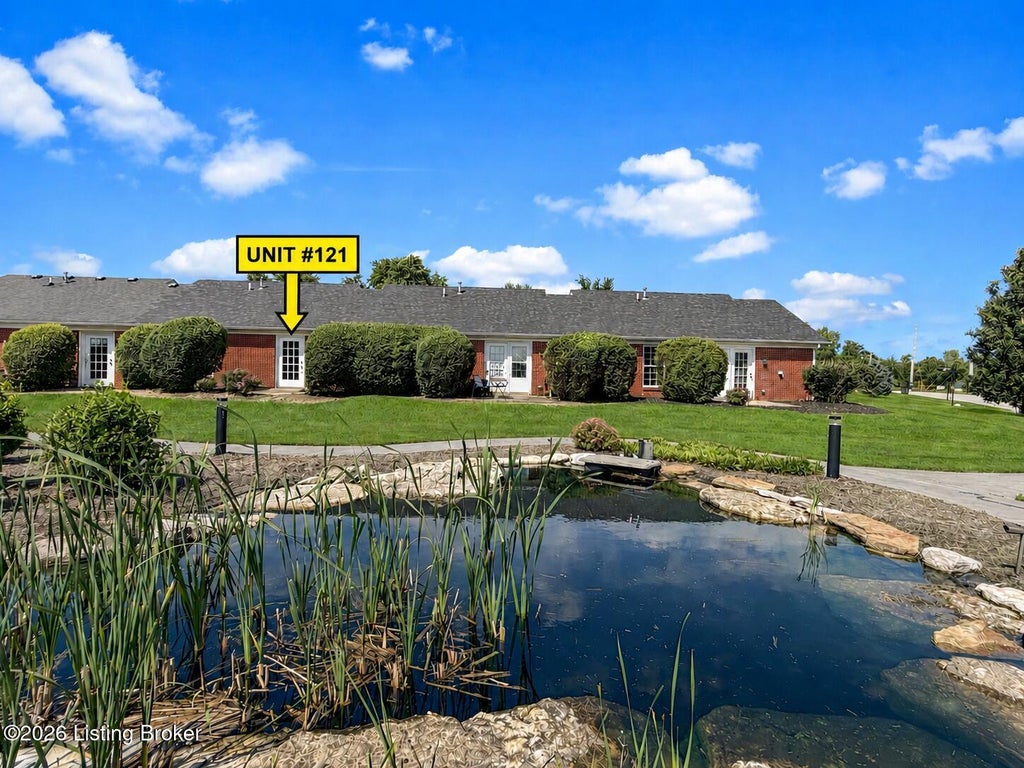 Photo of 121 Woodlake Ct, Mt Washington, KY 40047 (MLS # 1720101)