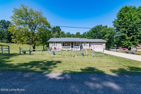 Tiny photo for 900 Hickory Dr, Vine Grove, KY 40175 (MLS # 1729803)