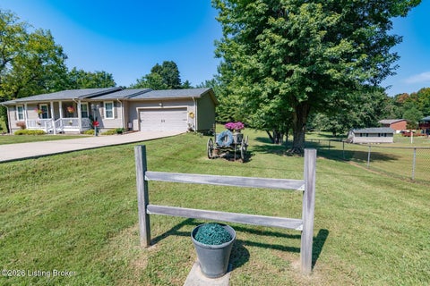 Tiny photo for 900 Hickory Dr, Vine Grove, KY 40175 (MLS # 1729803)
