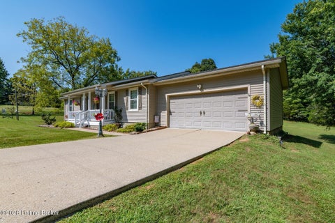 Tiny photo for 900 Hickory Dr, Vine Grove, KY 40175 (MLS # 1729803)