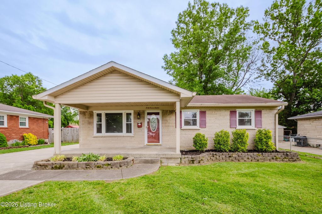 Photo of 4716 Fister Ct, Louisville, KY 40258 (MLS # 1717106)