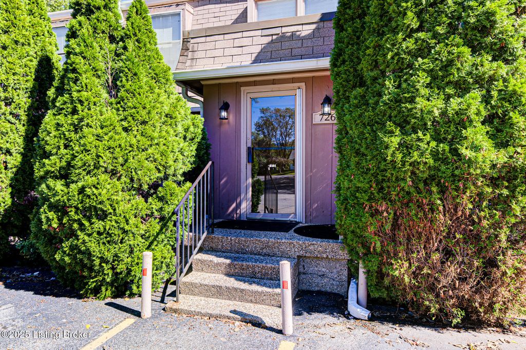 Photo of 726 Zorn Ave #5, Louisville, KY 40206 (MLS # 1707483)